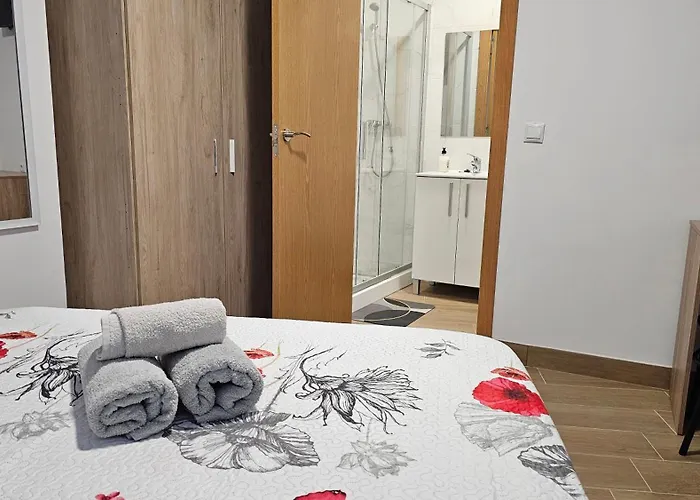 Golden Tower Rooms - Auto Check-In