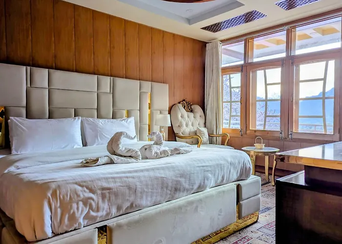 The Jade Palace, Hunza