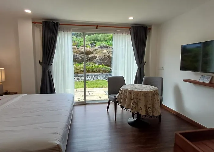Sling & Stone Mountain Suites - Heritage House