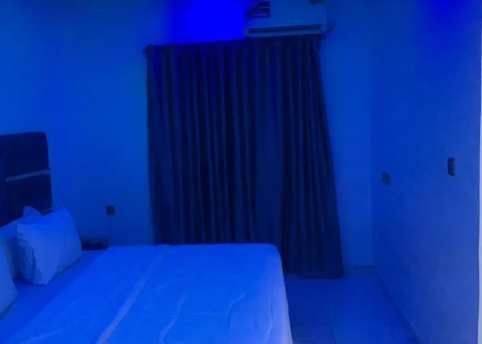 02 Hotel And Suites