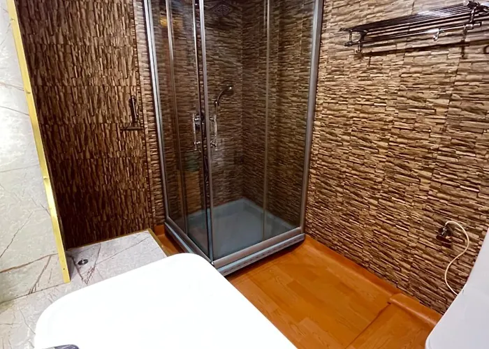 Shangrilla Houseboat