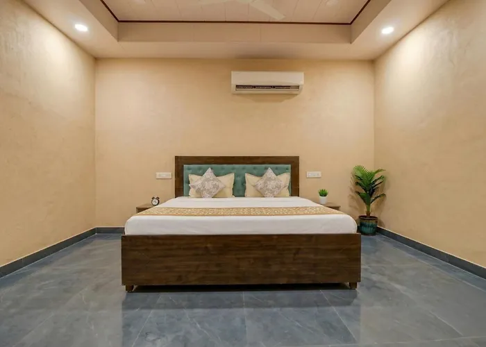 Hotel The Velvet Crest Zirakpur
