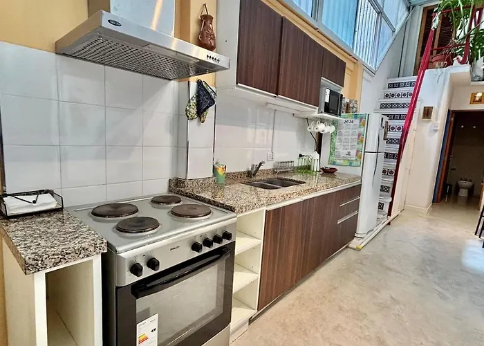 Espaciosa Casa En Pleno Centro Porteno