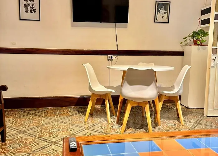 Espaciosa Casa En Pleno Centro Porteno