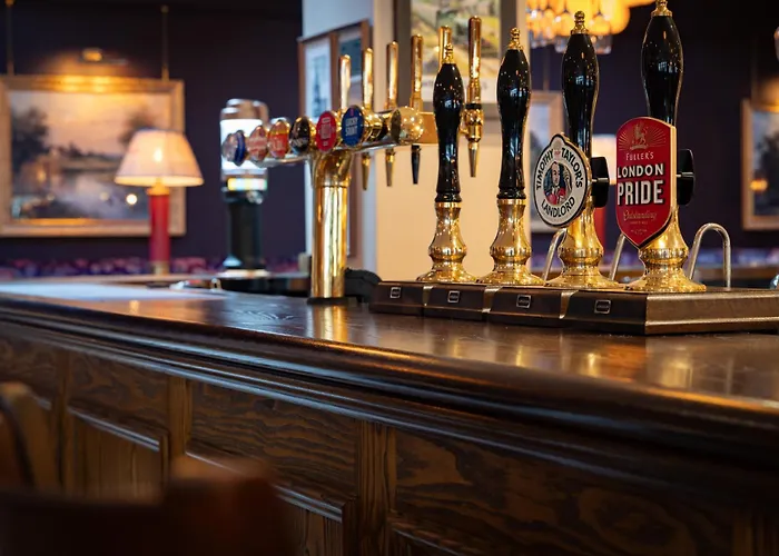 The Potters Heron - A Heartwood Inn