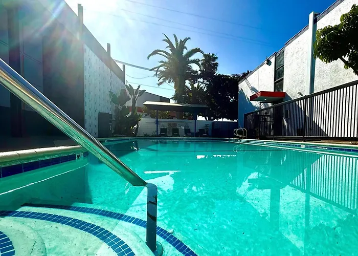 Days Inn By Wyndham Los Angeles Lax Airport Stadium Area