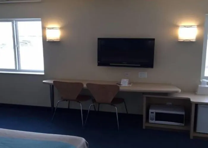 Super 8 By Wyndham Estevan