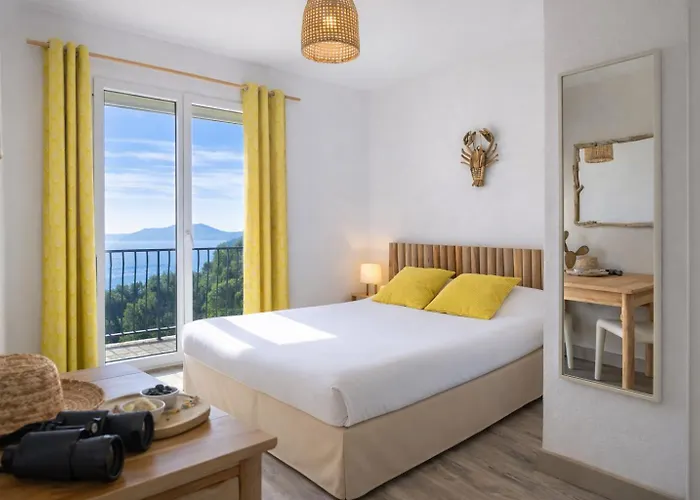 Hotel Almanarre Plage - Hotel Eco-Responsable Face A La Mer