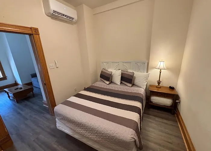 Hermann Crown Suites