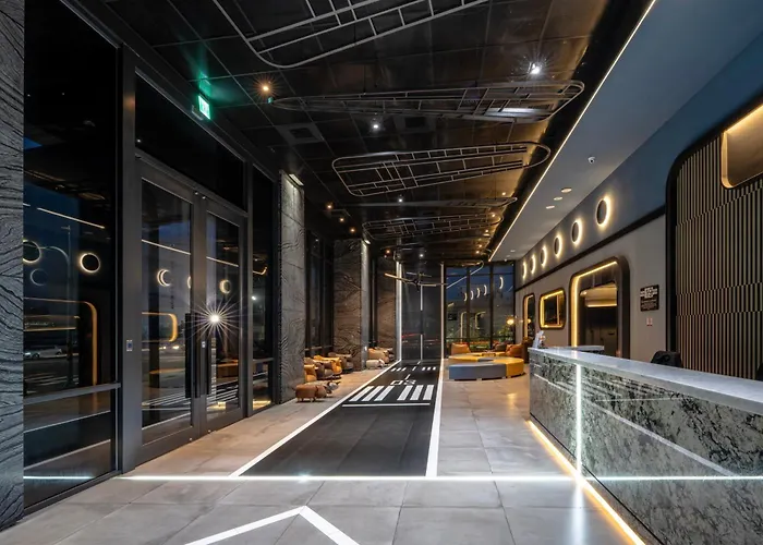 Explore Hotel