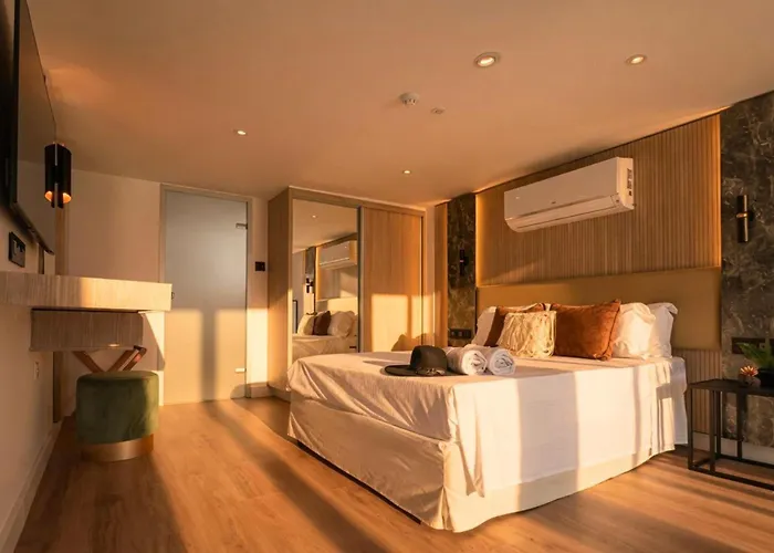 Cavo Maris Beach Hotel & Suites