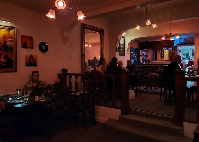 Victoria House Motel And Wine Bar