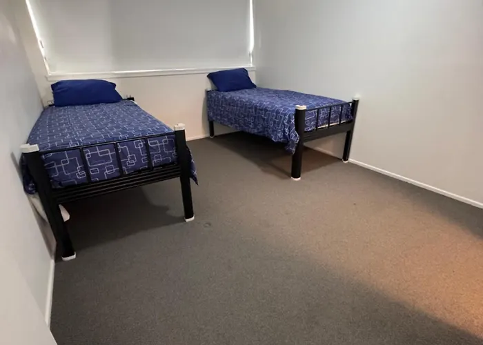 Mumma'S Hostel Surfers Paradise - 18 To 40 Years Old - Passport Only
