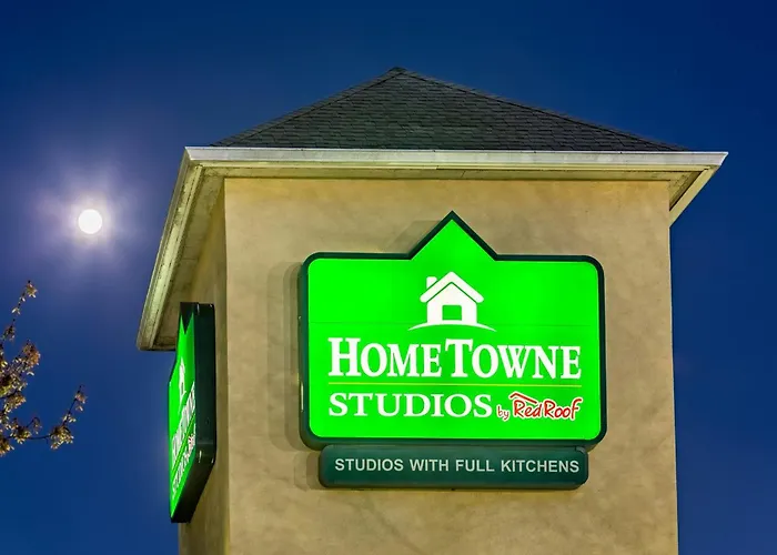 Hometowne Studios By Red Roof Atlanta - Peachtree Corners