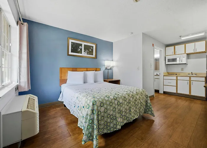 Hometowne Studios By Red Roof Atlanta - Peachtree Corners