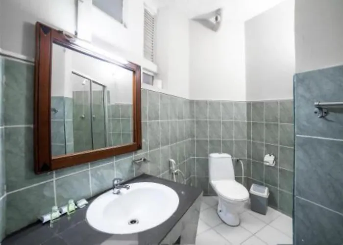 Hibiscus Beach Hotel & Villas