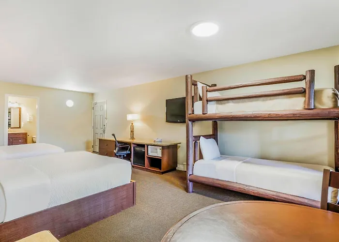 Days Inn By Wyndham Golden