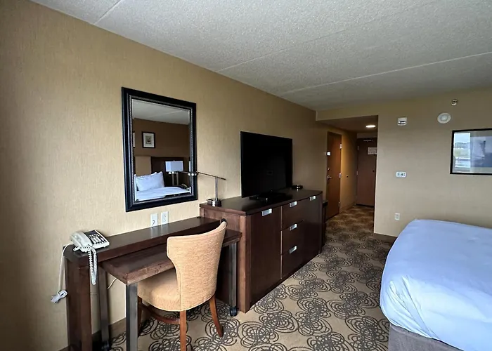 Doubletree By Hilton Bay City - Riverfront