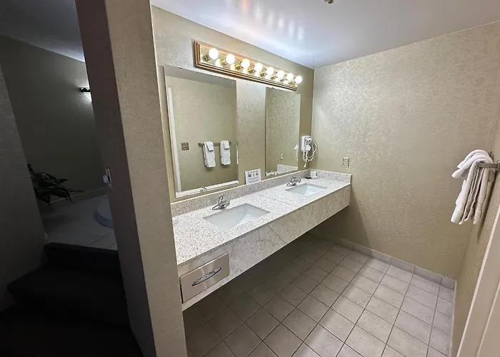 Travelodge By Wyndham Amherst