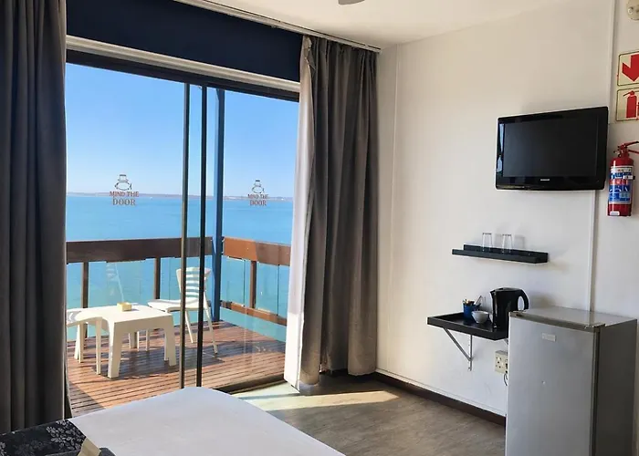 Hoedjiesbaai Hotel