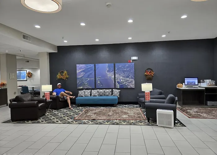 La Quinta Inn & Suits By Wyndham Pontoon Beach Il