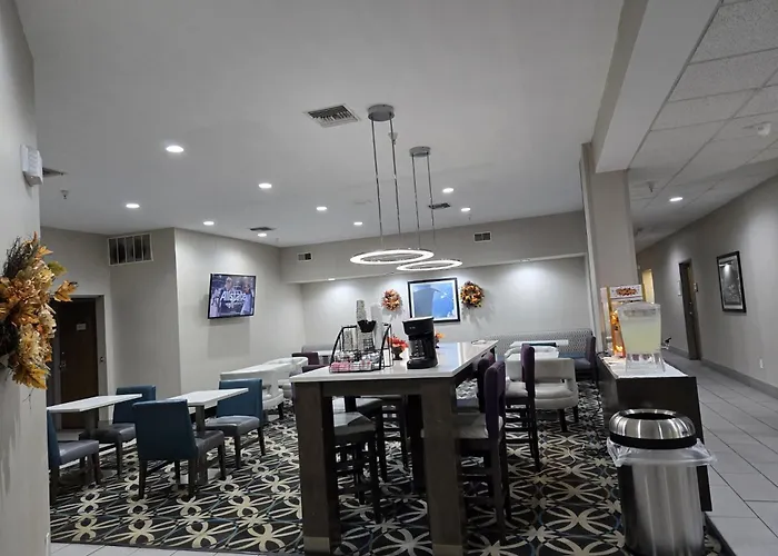 La Quinta Inn & Suits By Wyndham Pontoon Beach Il