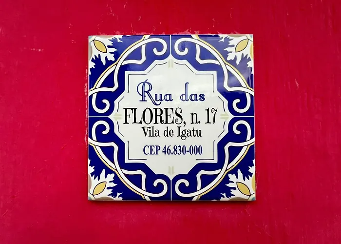 CASA DE RETALHOS Boutique Albergue, casaril histórico, com 5 suítes individuais e cozinha coletiva, no coração da vila de Igatu-Ba, que preserva fortes traços culturais da época do garimpo, venha viver uma experiência única!
