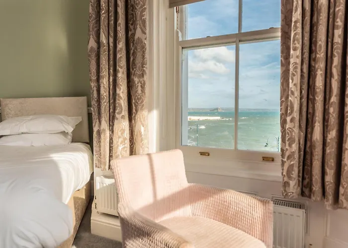 The Queens Hotel