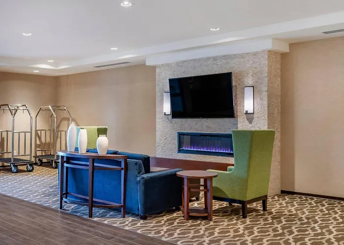 Comfort Inn & Suites Clarkston Pine Knob Area
