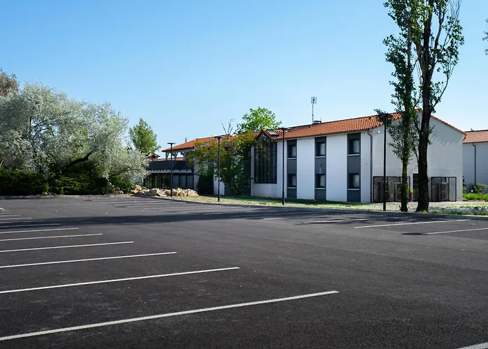 Sure Hotel By Best Western Les Portes De Montauban