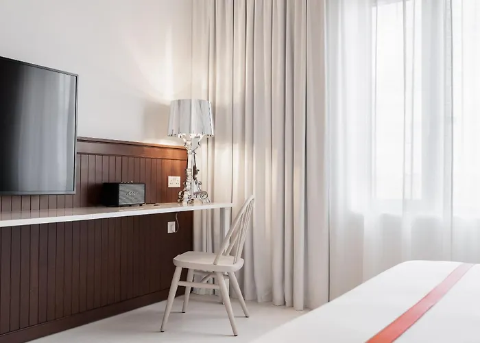 Ruby Molly Hotel Dublin By Ihg
