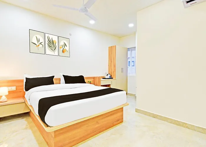 Super Townhouse Oak Kompally