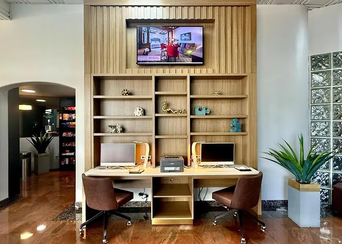 Best Western Plus Suites Hotel - LAX Airport LA Stadium
