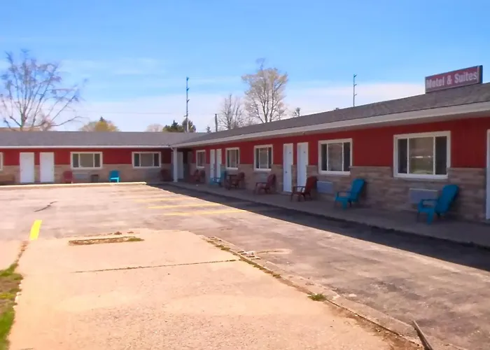 Maple Leaf Inn & Suites