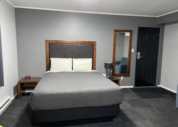Monashee Lodge