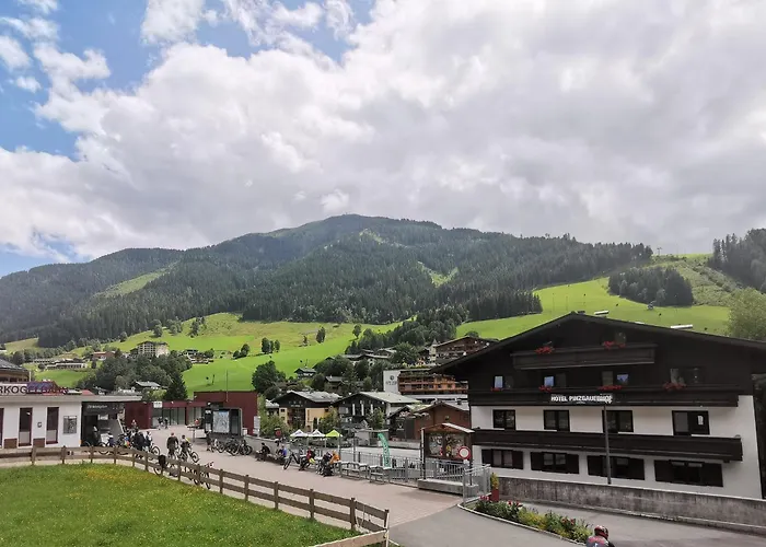 Hotel Pinzgauerhof - Inclusive Evening Dinner Saalbach-Hinterglemm