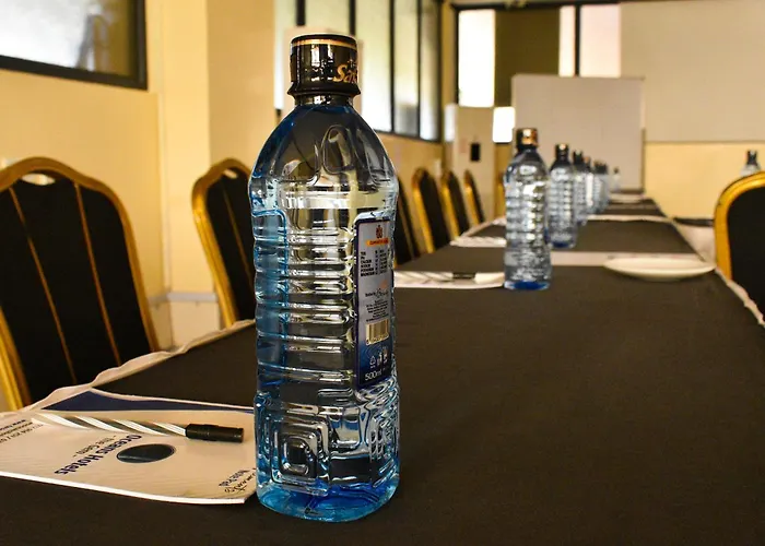 Two Oceans Hotel Voi