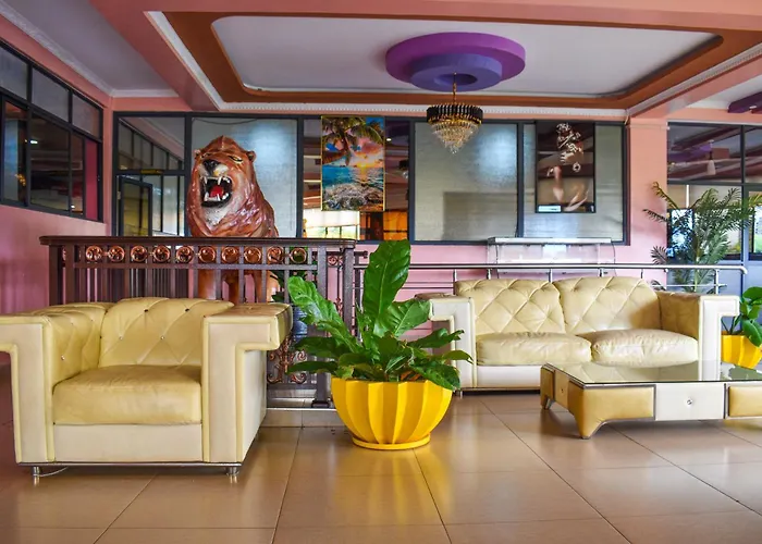 Two Oceans Hotel Voi