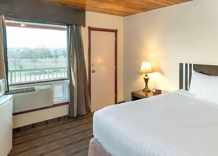 Econo Lodge Inn & Suites Medicine Hat Highway 1