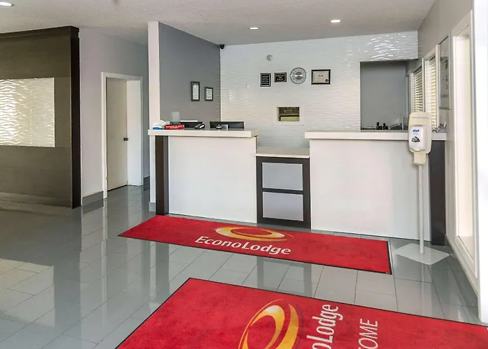 Econo Lodge Inn & Suites Medicine Hat Highway 1