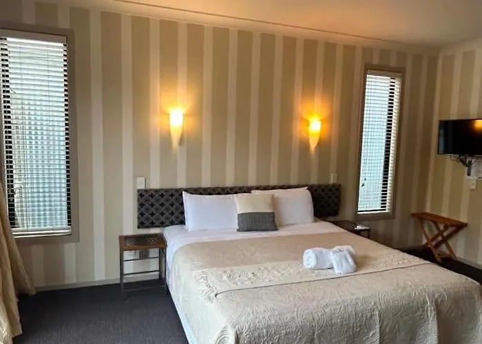 Hawkdun Lodge Motel