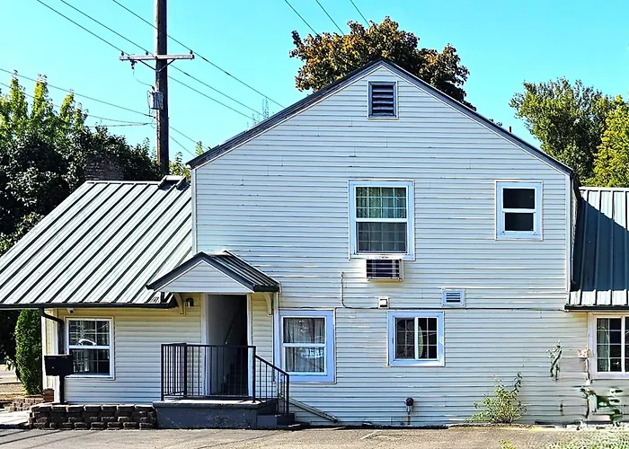 Budget Lodge By Oyo Portland West