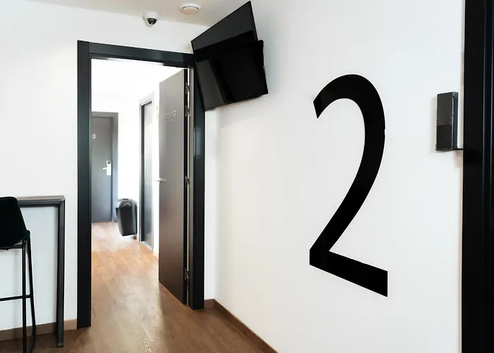 Airhostel Barcelona Airport 24H