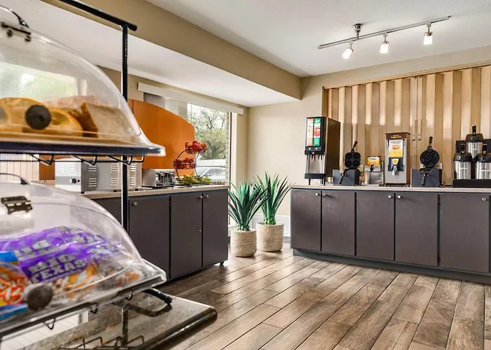 Ramada By Wyndham San Antonio Near Seaworld - Lackland Afb