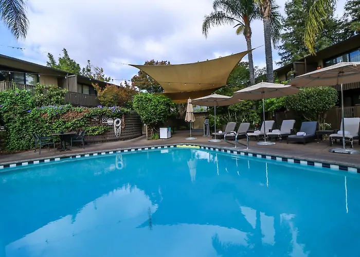 Dinah's Garden Hotel