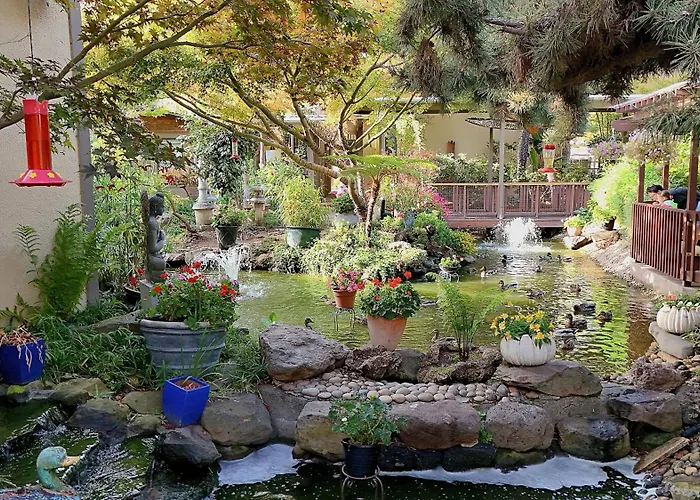 Dinah's Garden Hotel