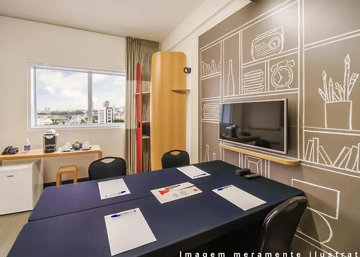 Ibis Taubate
