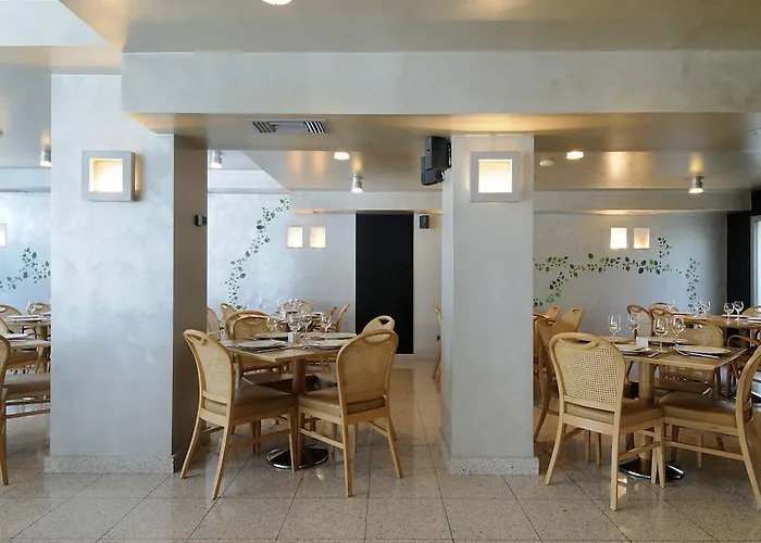 Maniatis Hotel
