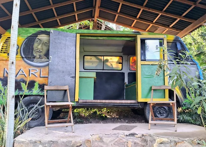 Kombi Hostel Camping