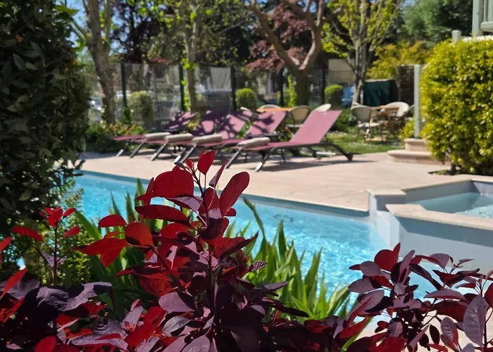 Villa Augeval Hotel De Charme & Spa
